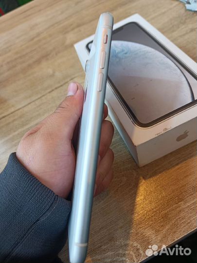 iPhone Xr, 64 ГБ