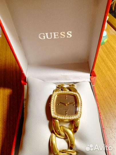 Часы Guess