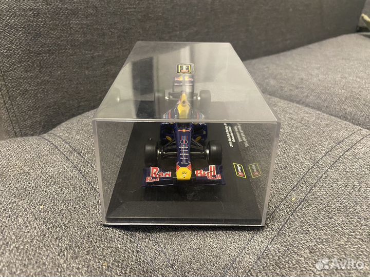 1/32 Bburago 2011 Red Bull Racing Team