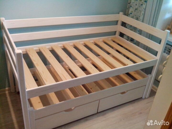 Детская кровать из дерева