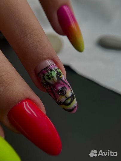 Маникюр, педикюр, наращивание ногтей