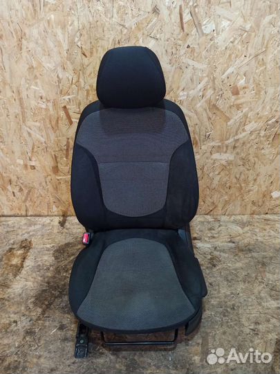 Сиденье водительское Hyundai Solaris