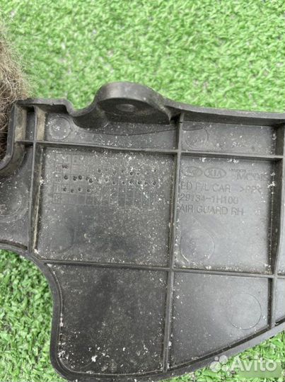 Пыльник радиатора передний правый Kia Ceed ED G4FC