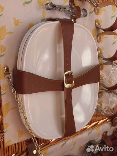 Корзина для пикника с посудой