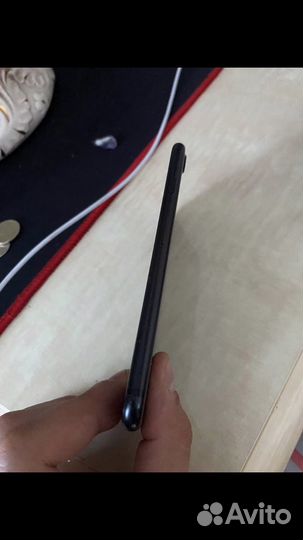 Телефон iPhone 7