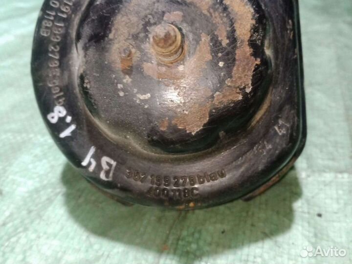 Подушка двигателя передняя Volkswagen Passat B4