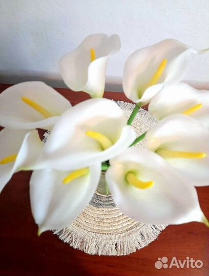 Искусственные цветы для украшения интерьера