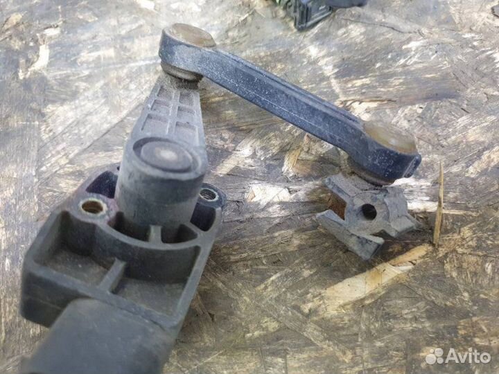 Датчик положения кузова задний Vw Touareg 7L 4.2