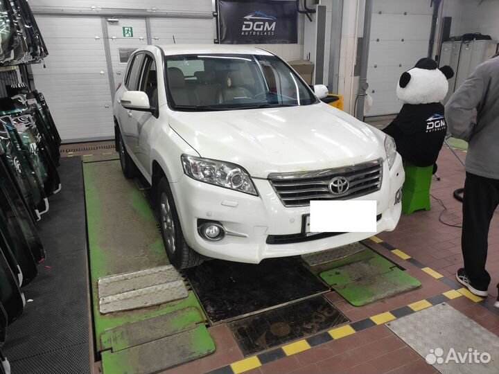 Лобовое стекло Toyota Rav4 3 с обогревом