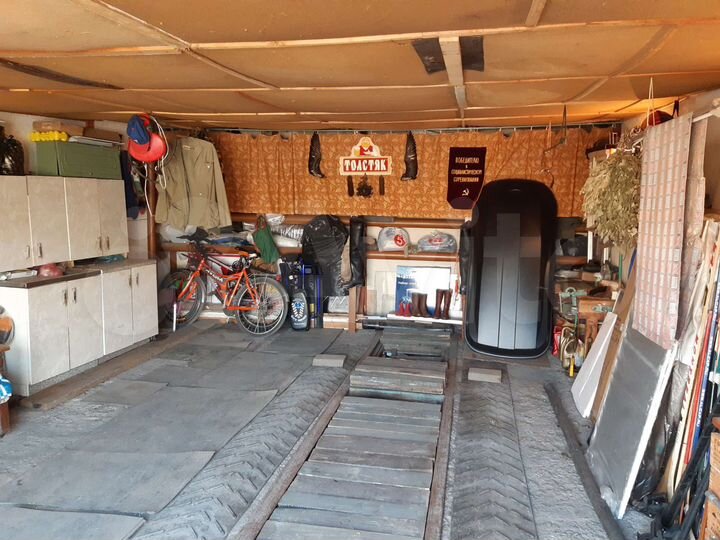 Гараж, > 30 м²