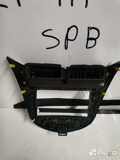 Рамка магнитолы Hyundai Solaris