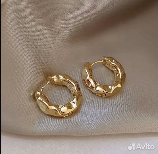 Ассиметричные плиссированные серьги из лавы