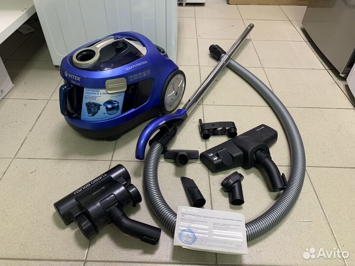 Пылесос Vitek с аквафильтром 1800Вт