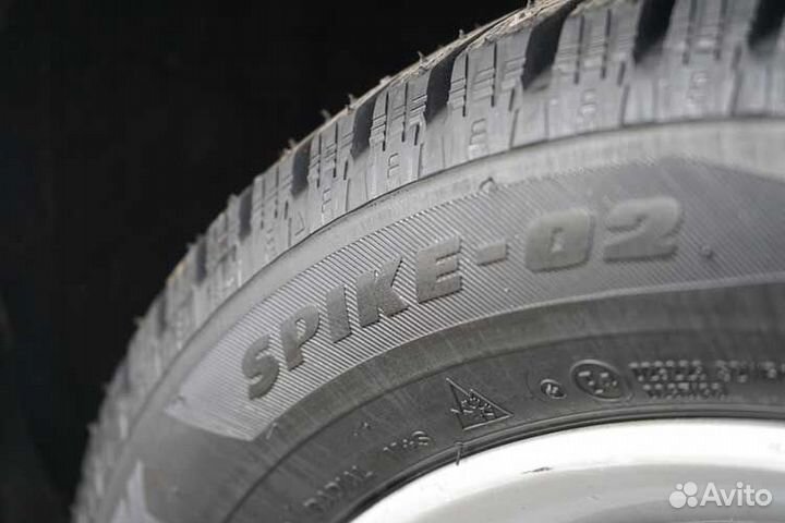Bridgestone Blizzak Spike-02 SUV 235/65 R17 108T