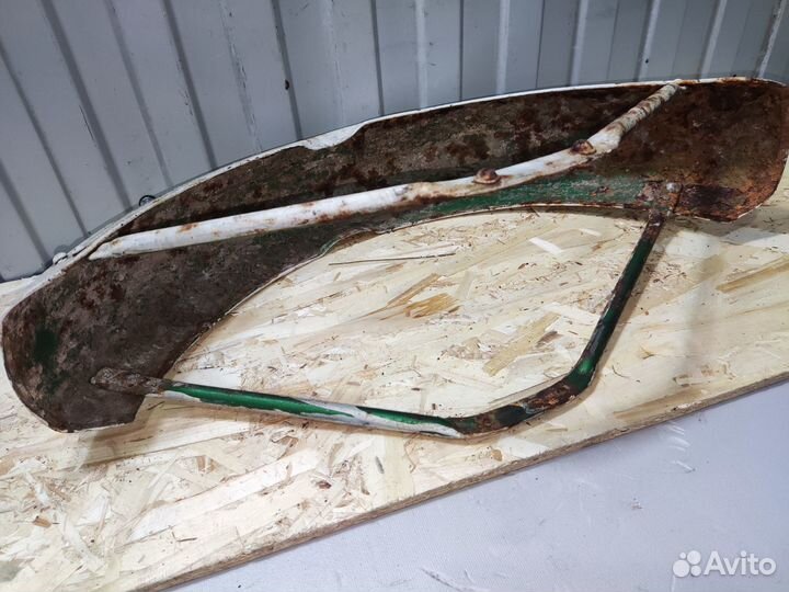 Переднее крыло Рига 16