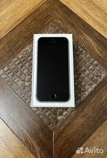 iPhone SE, 32 ГБ