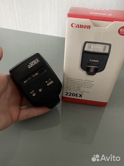 Вспышка Canon Speedlite 220EX