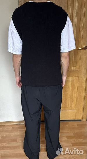 Мужская трикотажная жилетка черного цвета