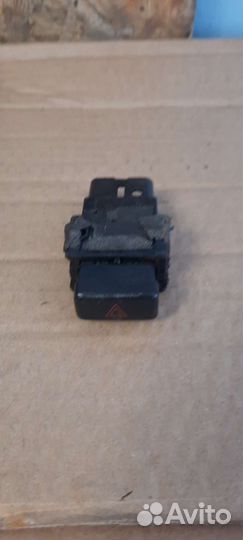 Кнопка аварийки, обогрева заднего стекла, часы