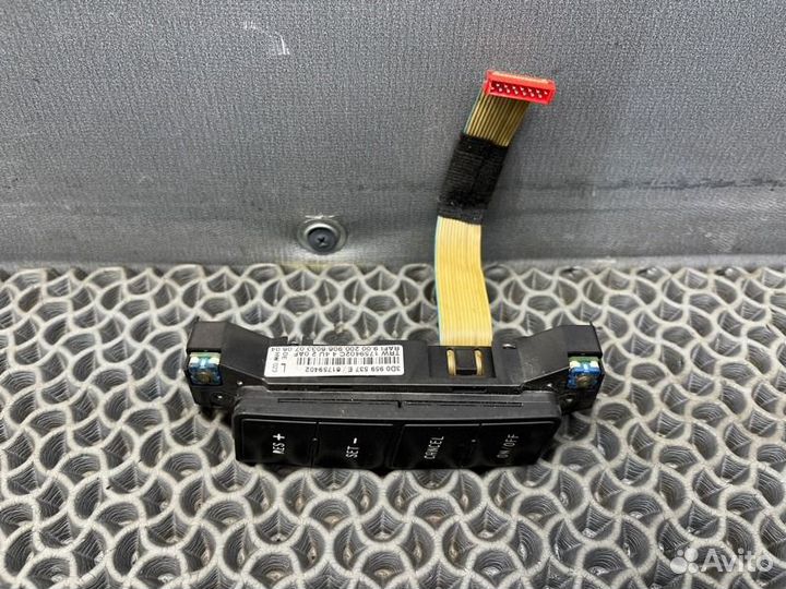 Кнопки в руль левые Volkswagen Touareg 7LA 2.5 BAC