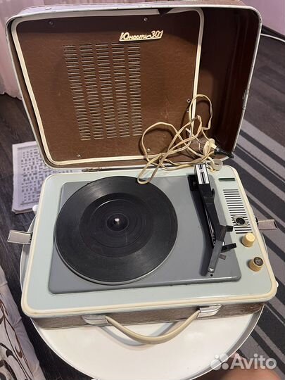 Проигрыватель винила юность 301 с пластинками