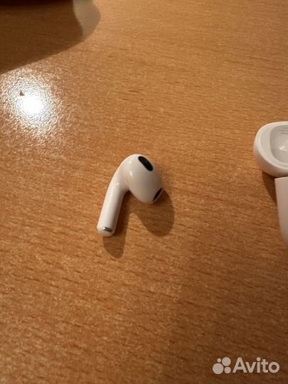 Левый наушник airpods 3 и кейс