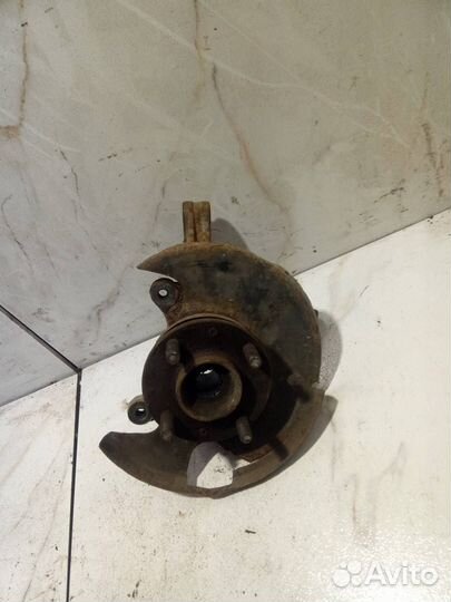 Кулак передний левый Nissan Sunny Y10 1991 NET