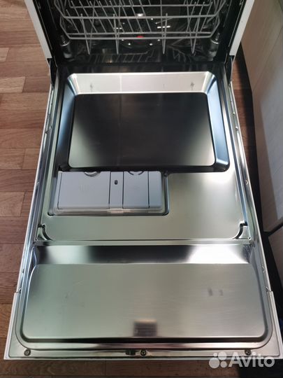 Посудомоечная машина Electrolux 45см