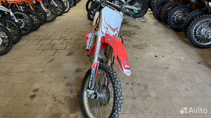 Быстрый кроссовый Honda CRF450r