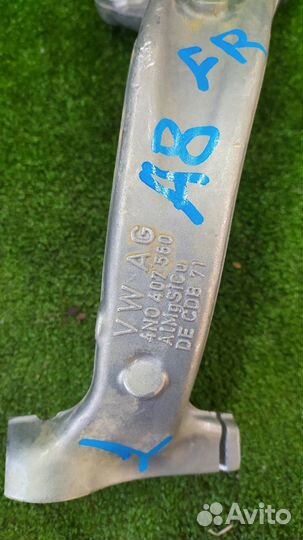 Кулак поворотный передний правый Audi A8 D5