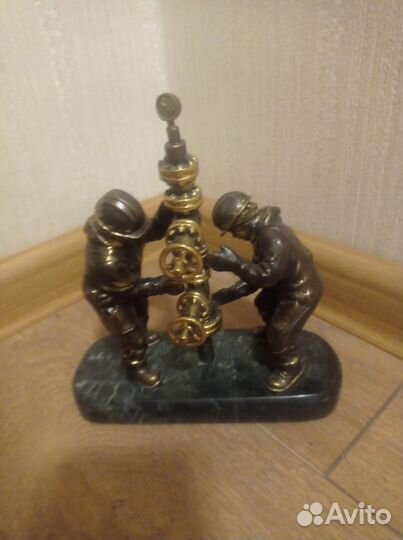 Бронзовая статуэтка