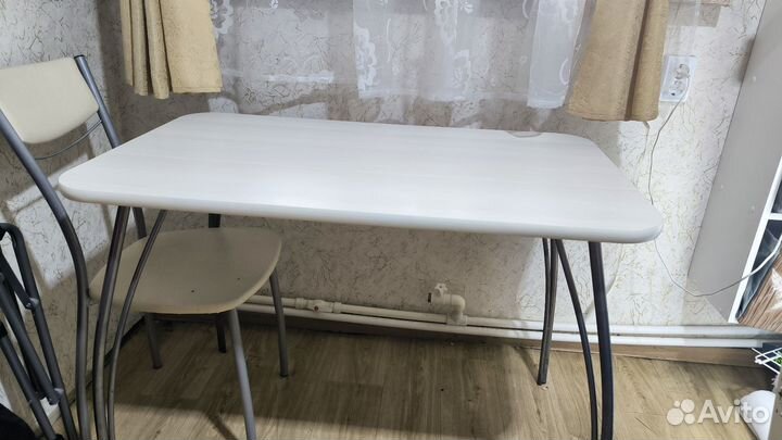 Кухонный стол