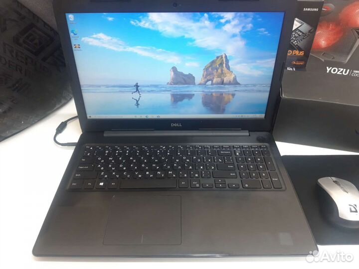 Dell 15.6 Full HD Core i3 6006u/4gb/Radaen 530