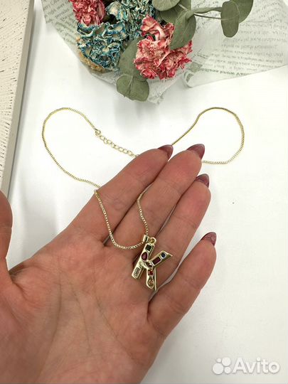 Цепочка с кулоном буква К