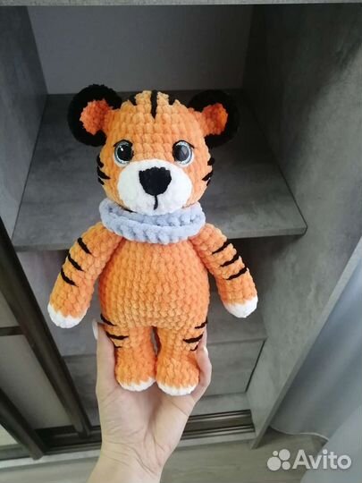 Вязаная игрушка Тигрёнок