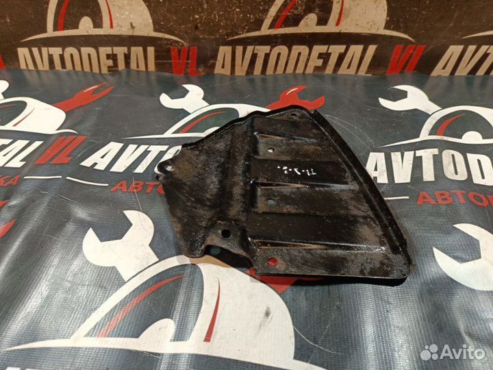 Брызговик крыла передний левый Honda Civic 8 5D FN