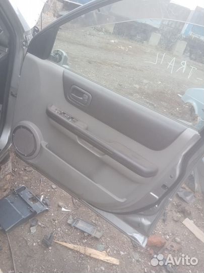 Паковка двери Nissan X-Trail