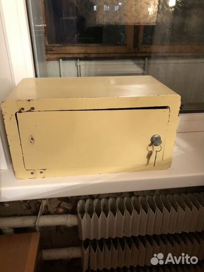 Сейф металлический