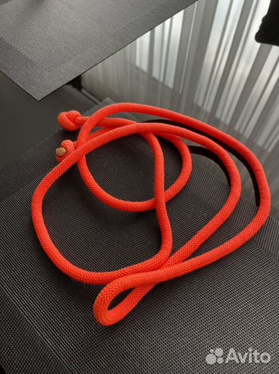 Гимнастическая скакалка