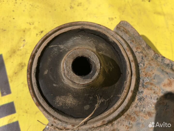 Правый рычаг Opel Corsa D