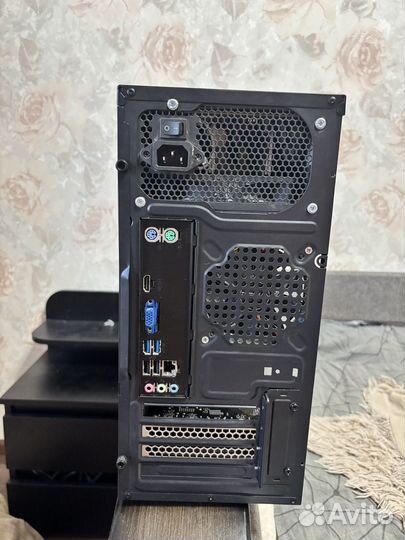 Системный блок i3-7100, 12 озу, ssd 256+ hdd 1tb