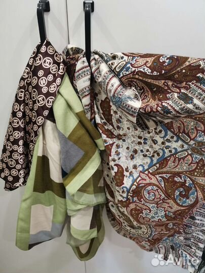 Платки разные, шляпы смотрите