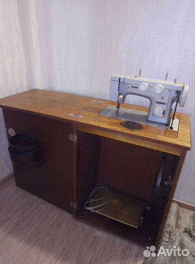 Швейная машина Подольск 142