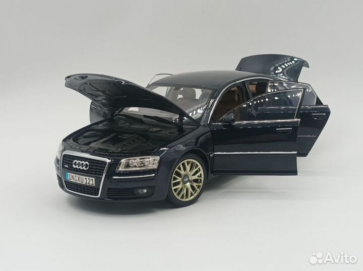 Коллекционная модель Audi A8 D3 W12 1:18 Kyosho