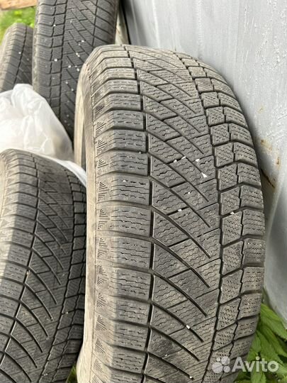 Continental ContiVikingContact 6 SUV 215/70 R16