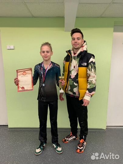 Тренер по фигурному катанию