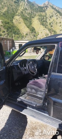 Капот на mitsubishi