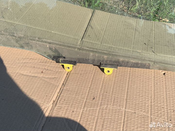 Стекло переднее правое lancer 9