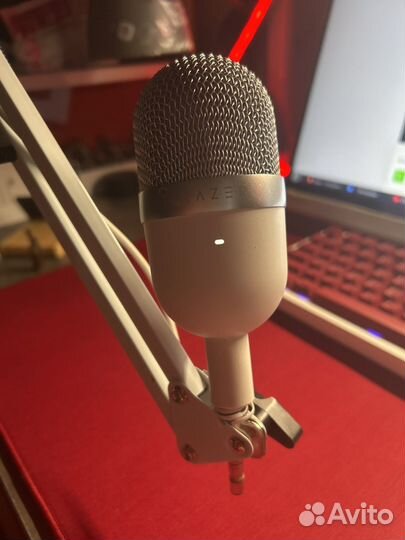 Студийный микрофон razer mini white