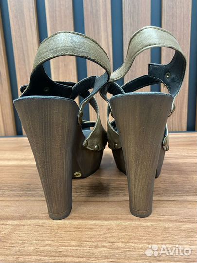 Босоножки женские
